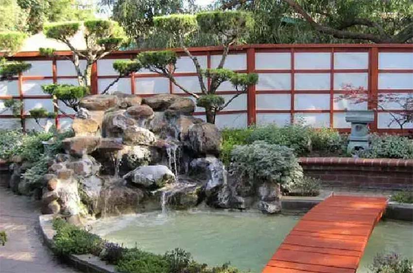 Sân vườn Nhật Bản kết hợp với ao cá